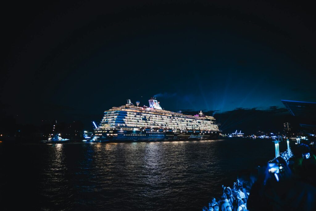 cruise ship city