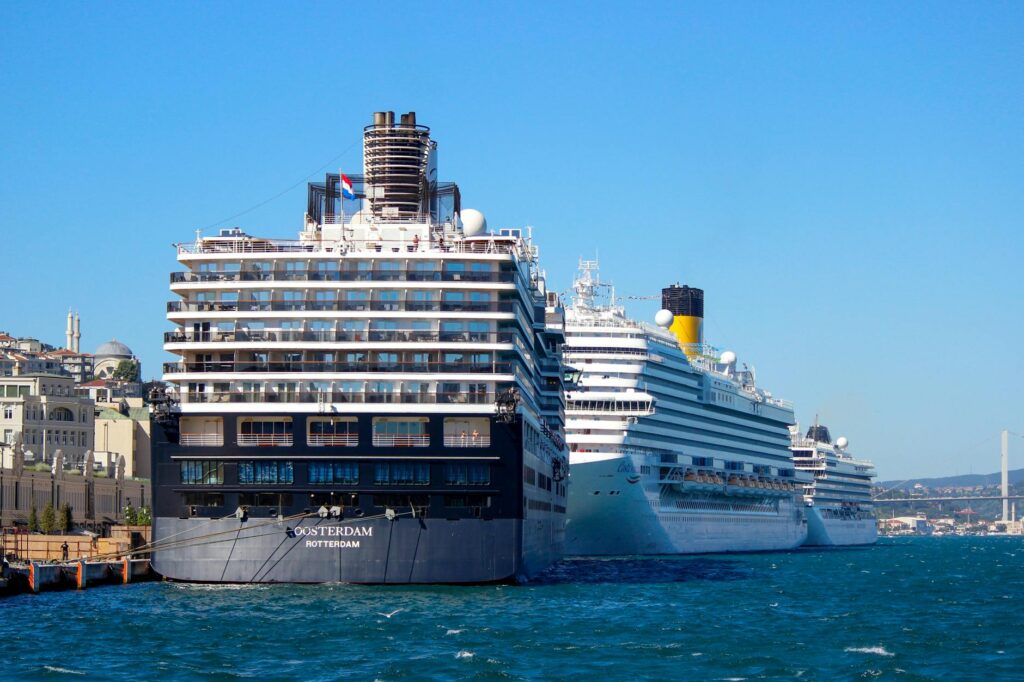 cruise ship city