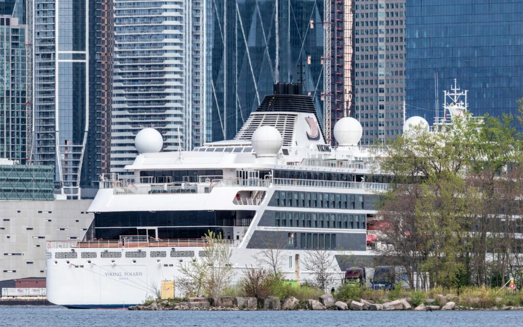 cruise ship city