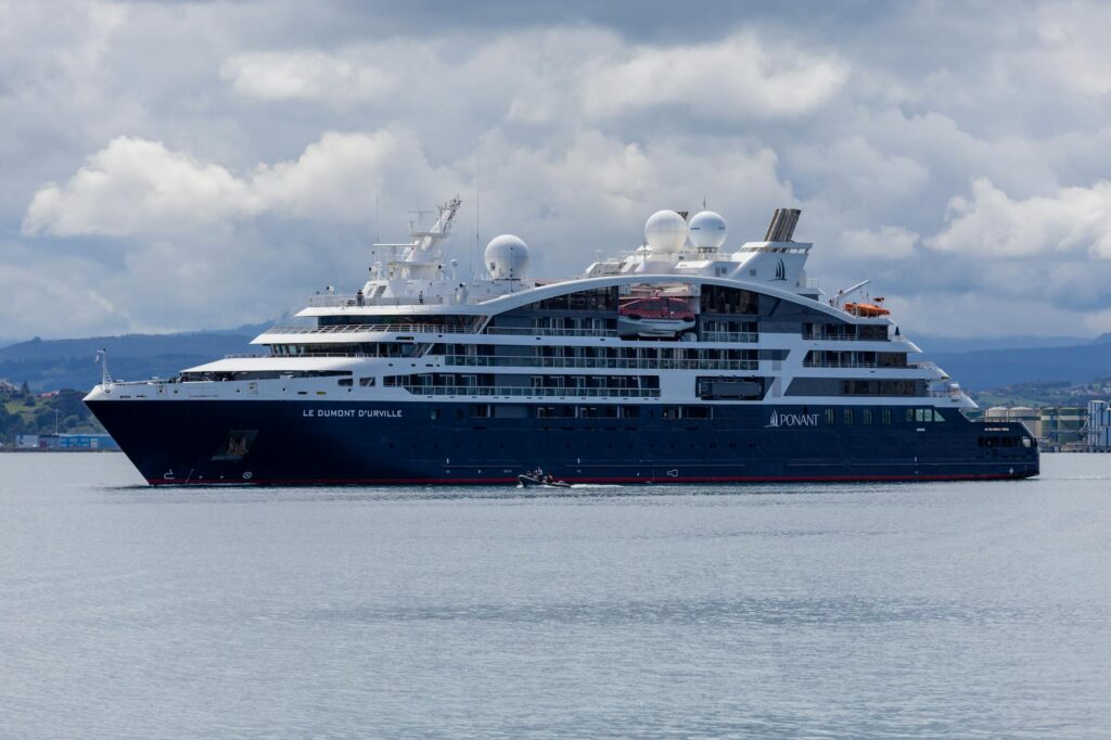 cruise ship panorama