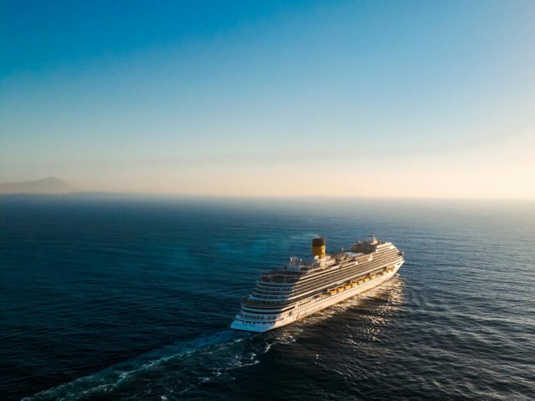 Première Croisière : Guide Complet pour Partir Sereinement