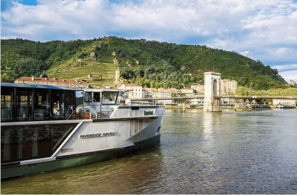 Roulis et Tangage en Croisière : Comprendre et Prévenir le Mal de Mer